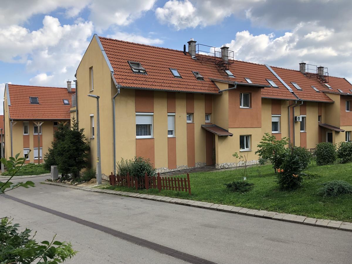 Luxory Home Печ Экстерьер фото